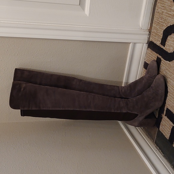 Stuart Weitzman grey suede boot, size 9 - Picture 2 of 10